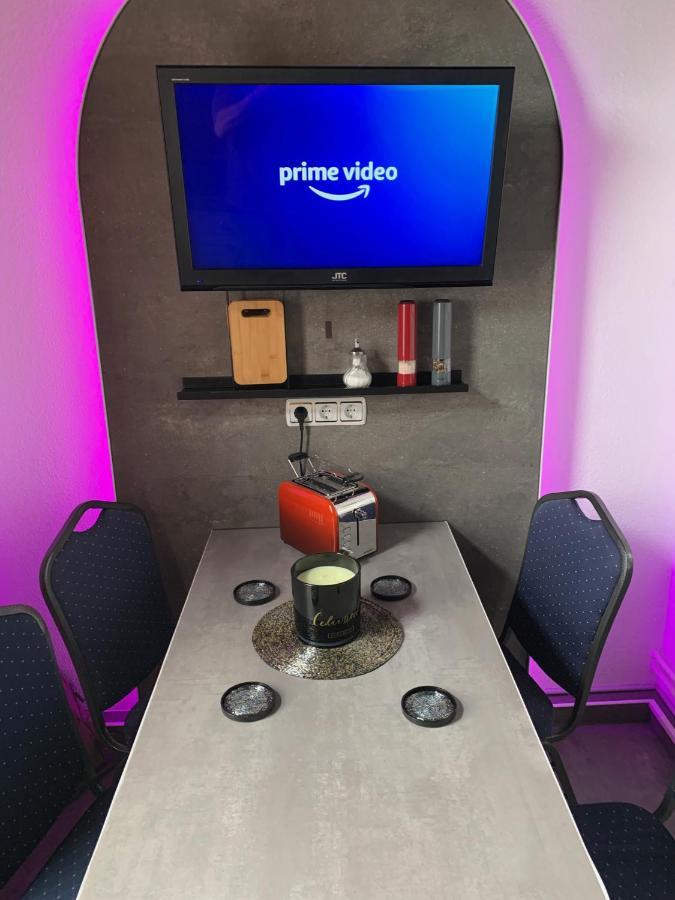 Best-Preis -Gold Suite- Mit Netflix, Self-Check-In, Ebike Ladestation, Fahrradraum, Wlan, Netflix Und Massagesessel - Direkt Am Elberadweg Im Herzen Von Wittenberge Exterior foto